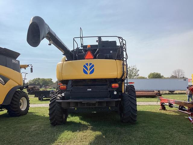 Image of New Holland CR9060 equipment image 1