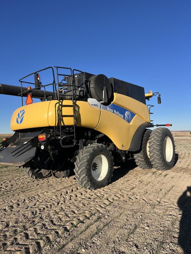 Image of New Holland CR9070 equipment image 1