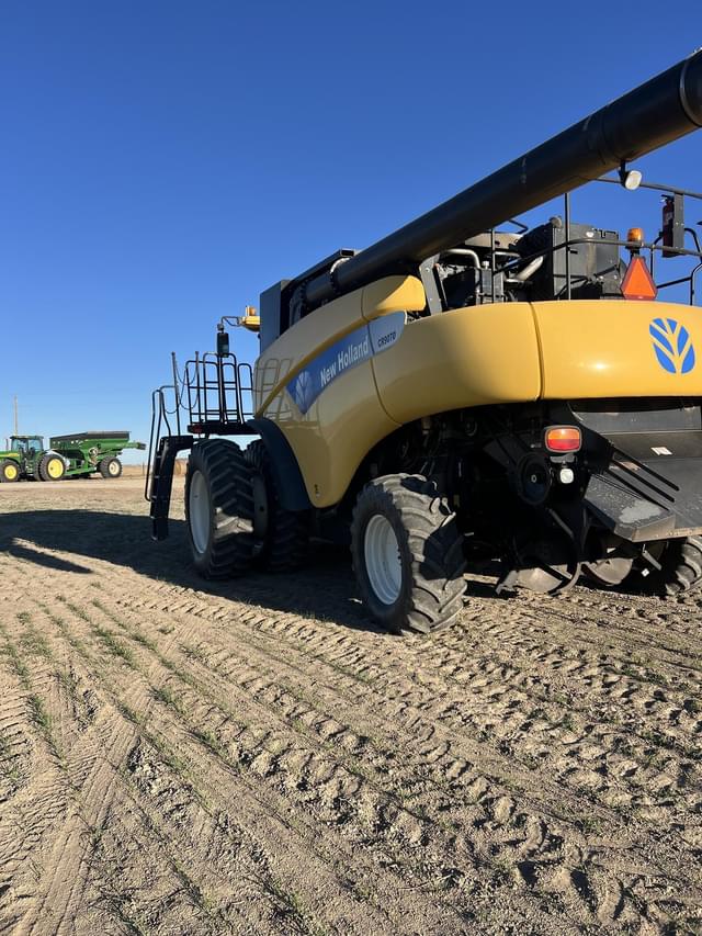 Image of New Holland CR9070 equipment image 2