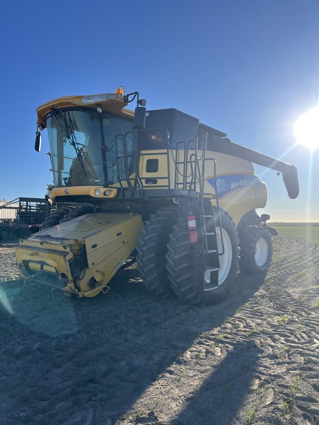 Image of New Holland CR9070 equipment image 3