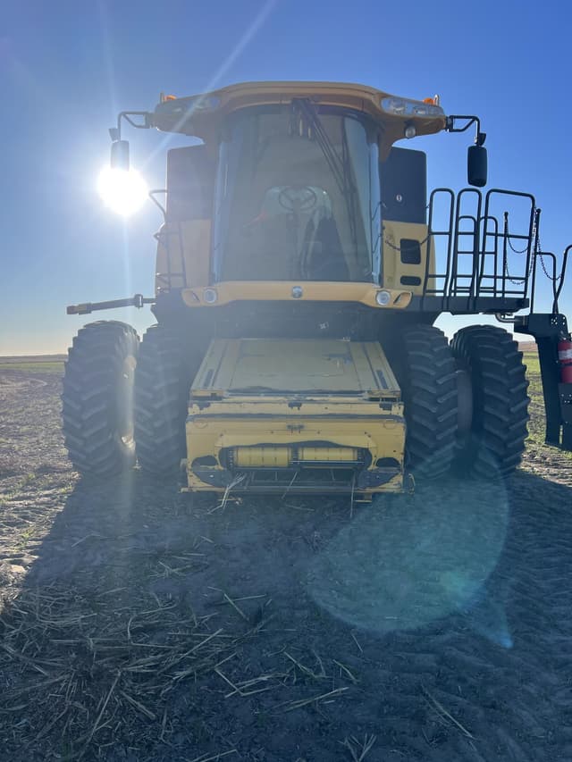 Image of New Holland CR9070 equipment image 4