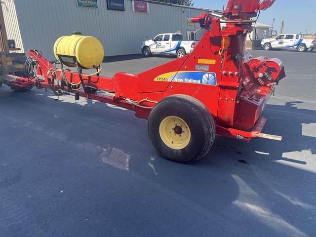 Image of New Holland FP240 equipment image 3