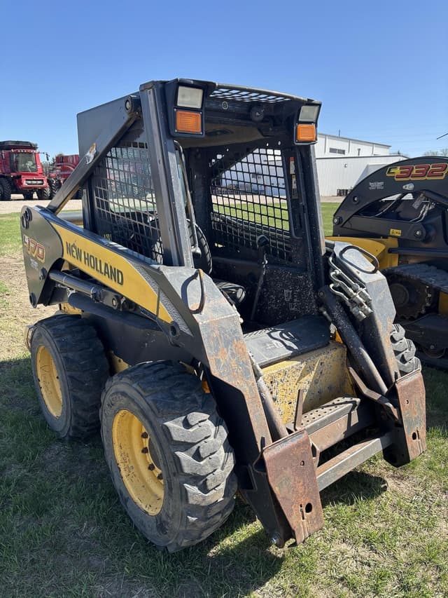 Image of New Holland L170 equipment image 2