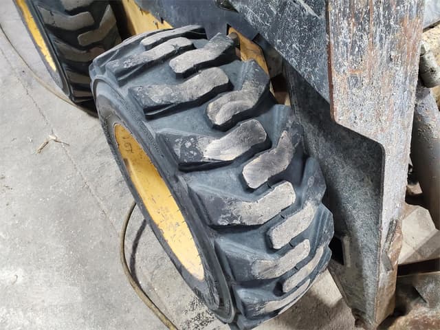 Image of New Holland L170 equipment image 2