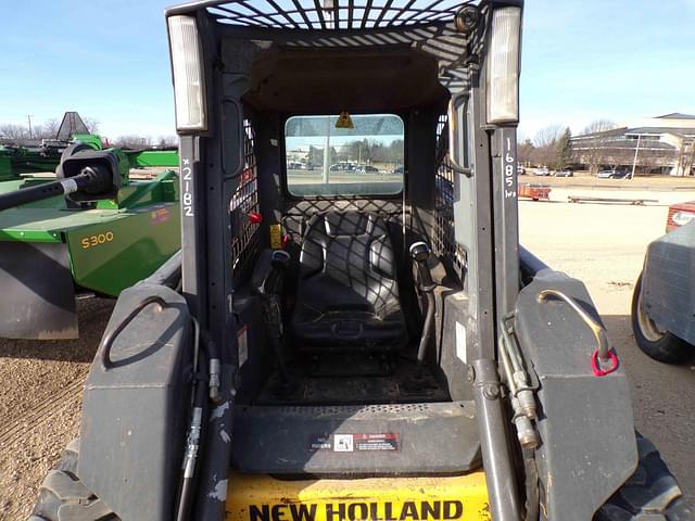 Image of New Holland L175 equipment image 2