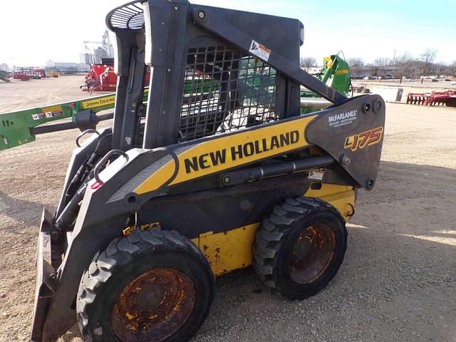 Image of New Holland L175 equipment image 3