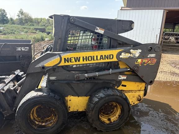 Image of New Holland L175 equipment image 1