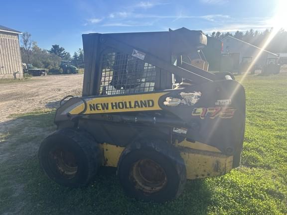 Image of New Holland L175 equipment image 3