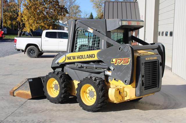 Image of New Holland L175 equipment image 4