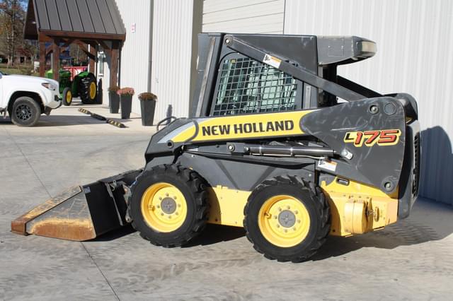 Image of New Holland L175 equipment image 3