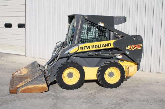 Image of New Holland L175 equipment image 2