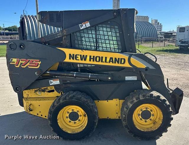 Image of New Holland L175 equipment image 3