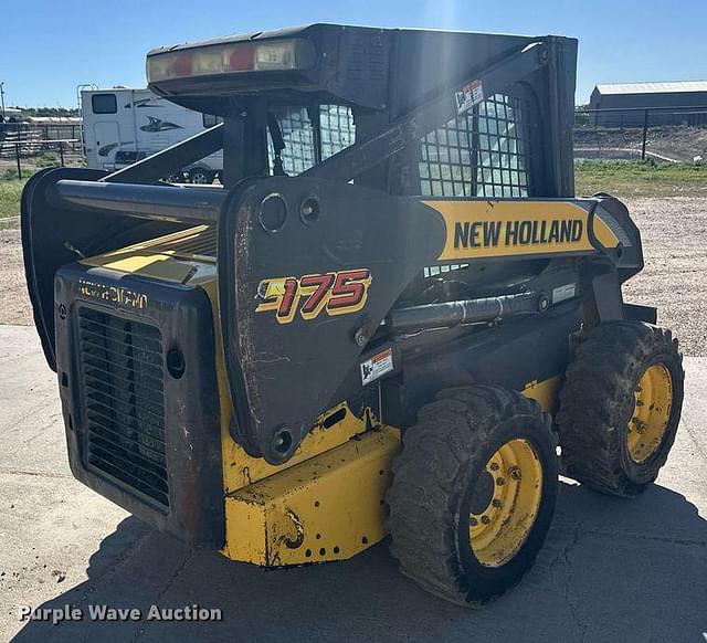 Image of New Holland L175 equipment image 4
