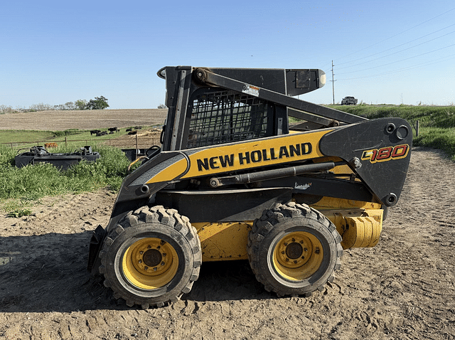 Image of New Holland L180 equipment image 1