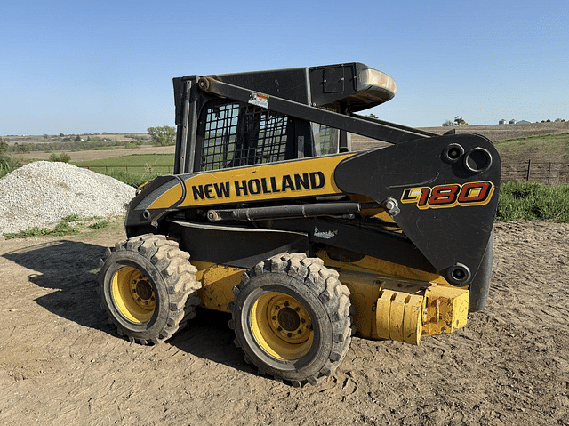Image of New Holland L180 equipment image 2