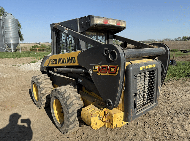 Image of New Holland L180 equipment image 3