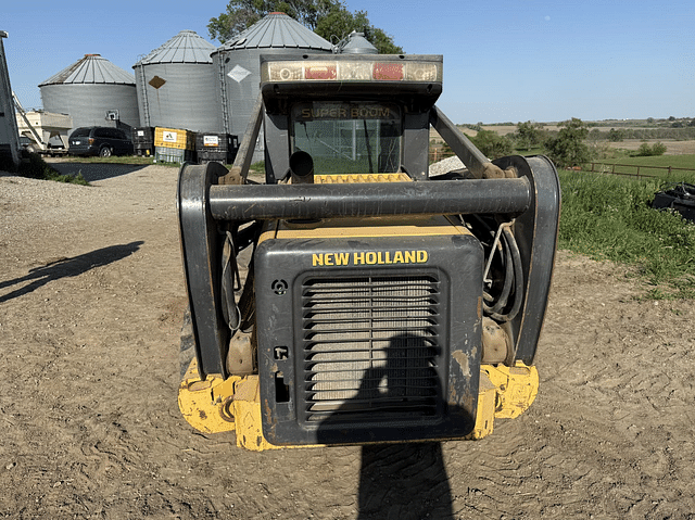 Image of New Holland L180 equipment image 4