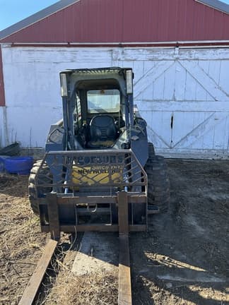 Image of New Holland L185 equipment image 3