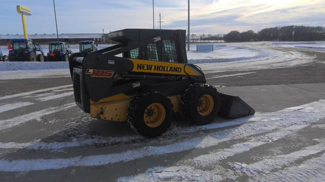 Image of New Holland L185 equipment image 1