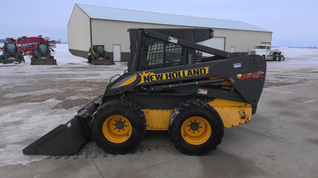 2008 New Holland L185 Equipment Image0