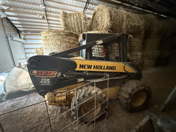 2008 New Holland L185 Equipment Image0