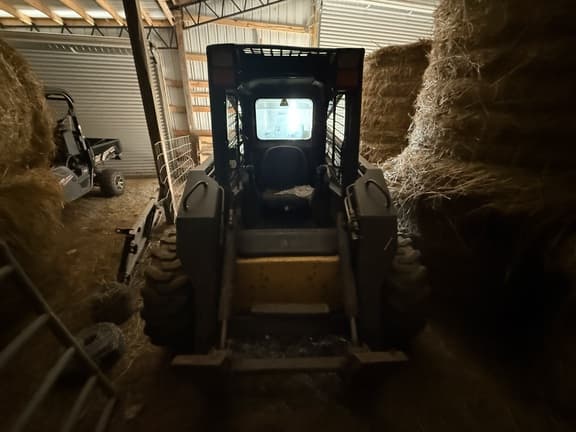 Image of New Holland L185 equipment image 2