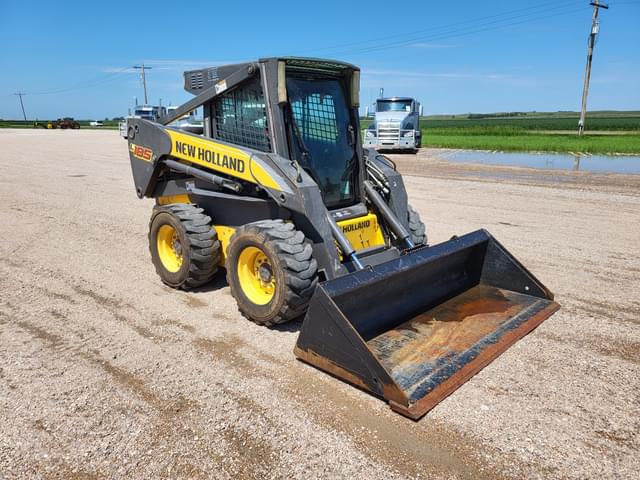 Image of New Holland L185 equipment image 1