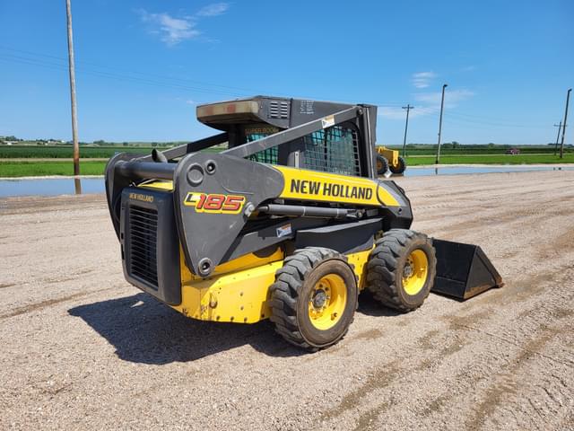 Image of New Holland L185 equipment image 2