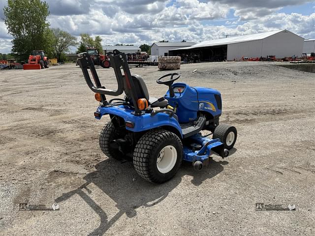 Image of New Holland T1010 equipment image 3