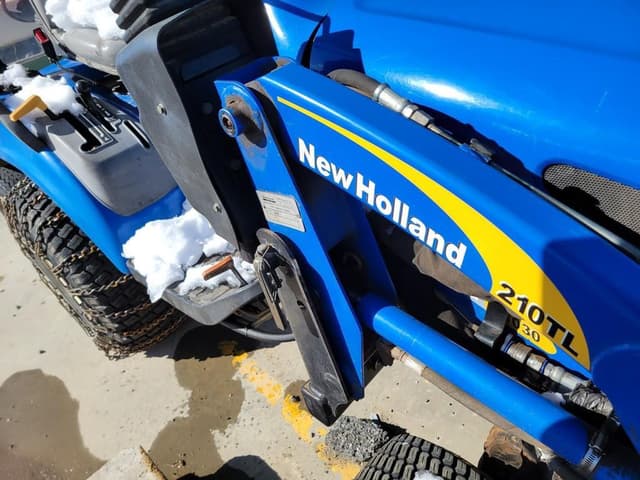 Image of New Holland T1030 equipment image 3