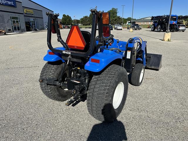 Image of New Holland T2220 equipment image 4