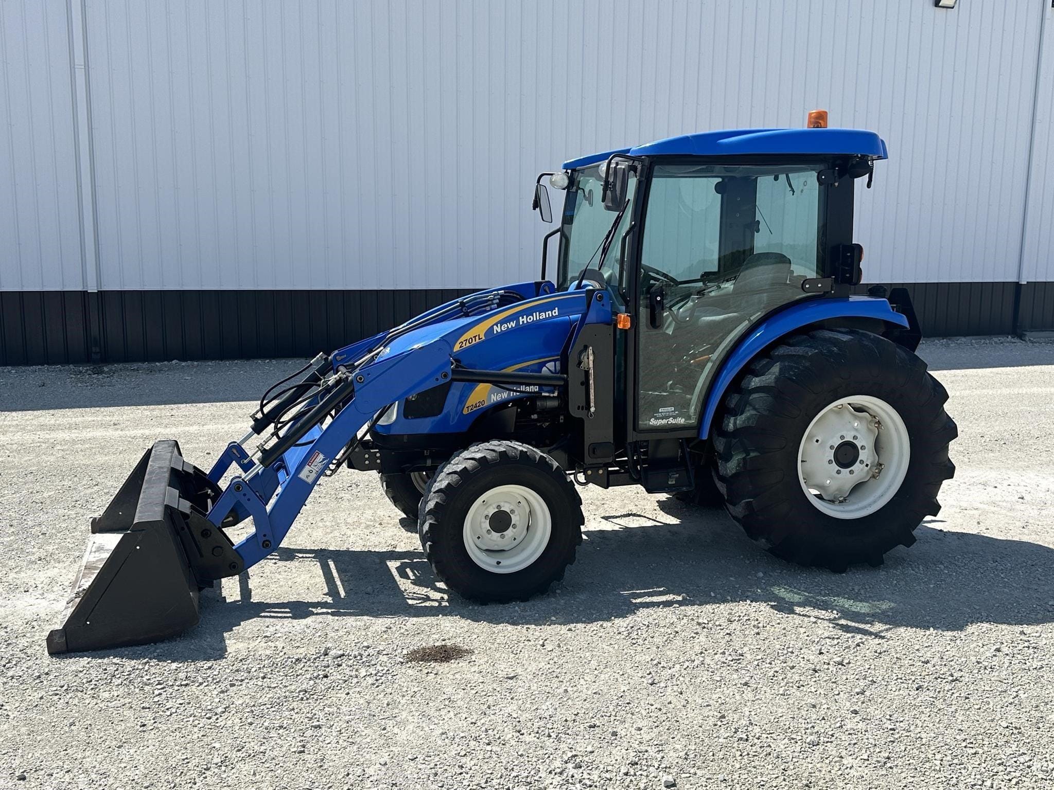2008 New Holland T2420 Equipment Image0