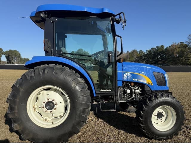 Image of New Holland T2420 equipment image 1