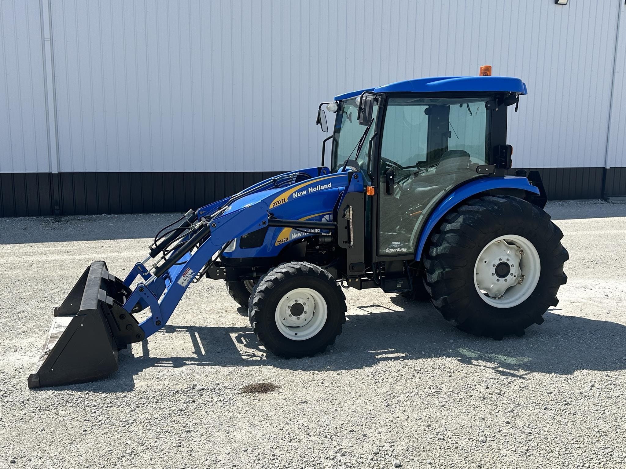 2008 New Holland T2420 Equipment Image0
