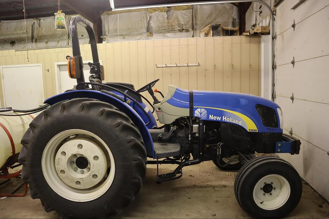 Image of New Holland T4020 Primary image