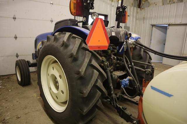 Image of New Holland T4020 equipment image 3