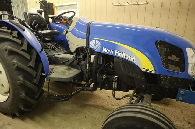 Image of New Holland T4020 equipment image 1