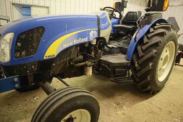 Image of New Holland T4020 equipment image 4