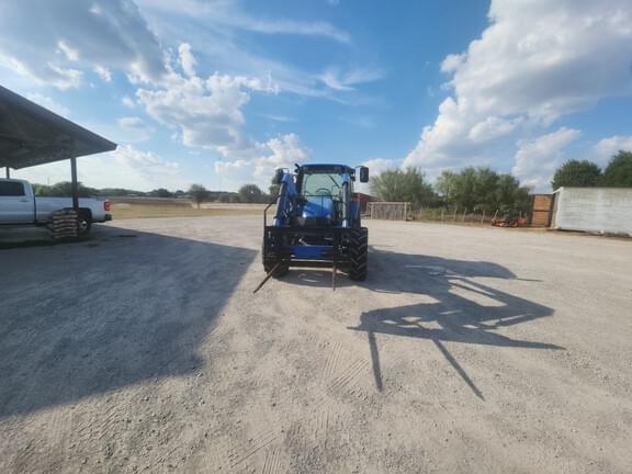 Image of New Holland T5060 equipment image 4