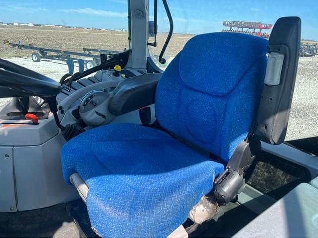 Image of New Holland T6070 Plus equipment image 2