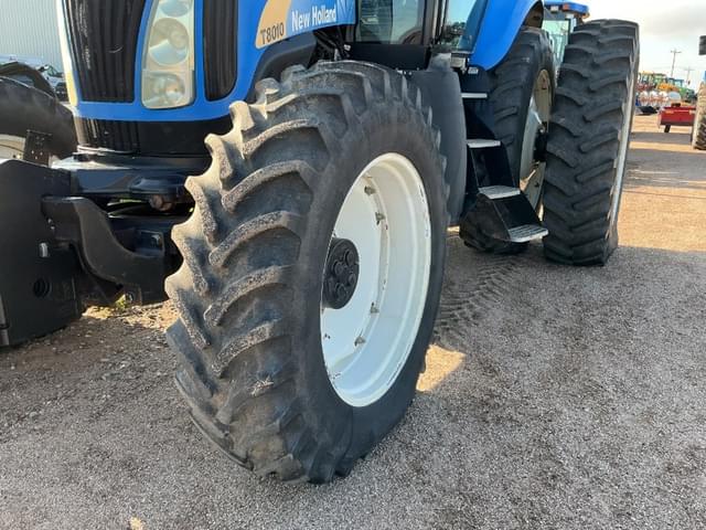 Image of New Holland T8010 equipment image 4