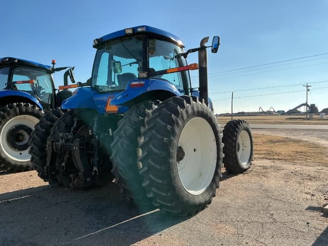 Image of New Holland T8010 equipment image 4