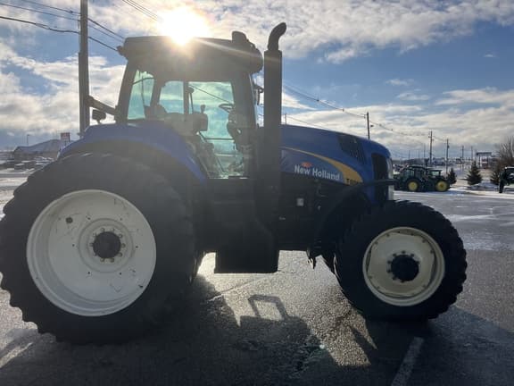 Image of New Holland T8010 equipment image 4