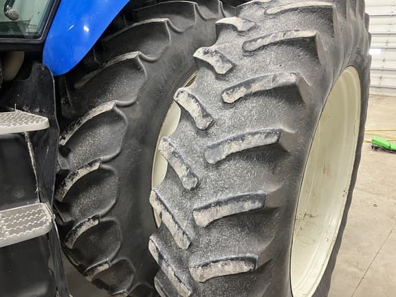 Image of New Holland T8010 equipment image 3