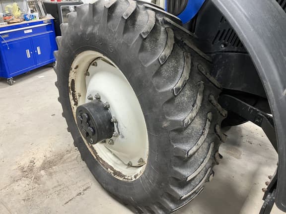 Image of New Holland T8010 equipment image 4