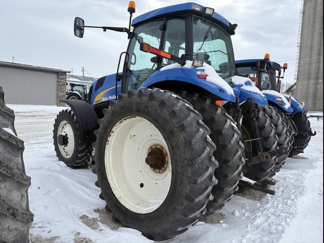 Image of New Holland T8020 equipment image 2