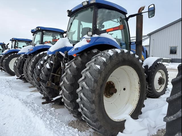 Image of New Holland T8020 equipment image 2