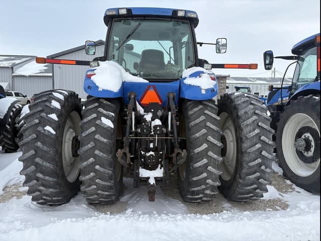 Image of New Holland T8020 equipment image 4
