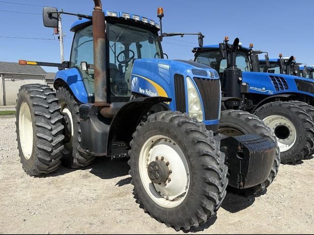 Image of New Holland T8020 equipment image 1