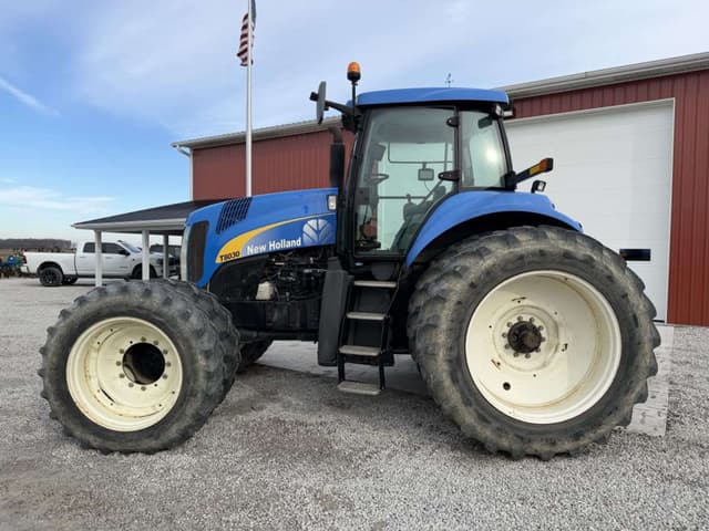 Image of New Holland T8030 equipment image 3
